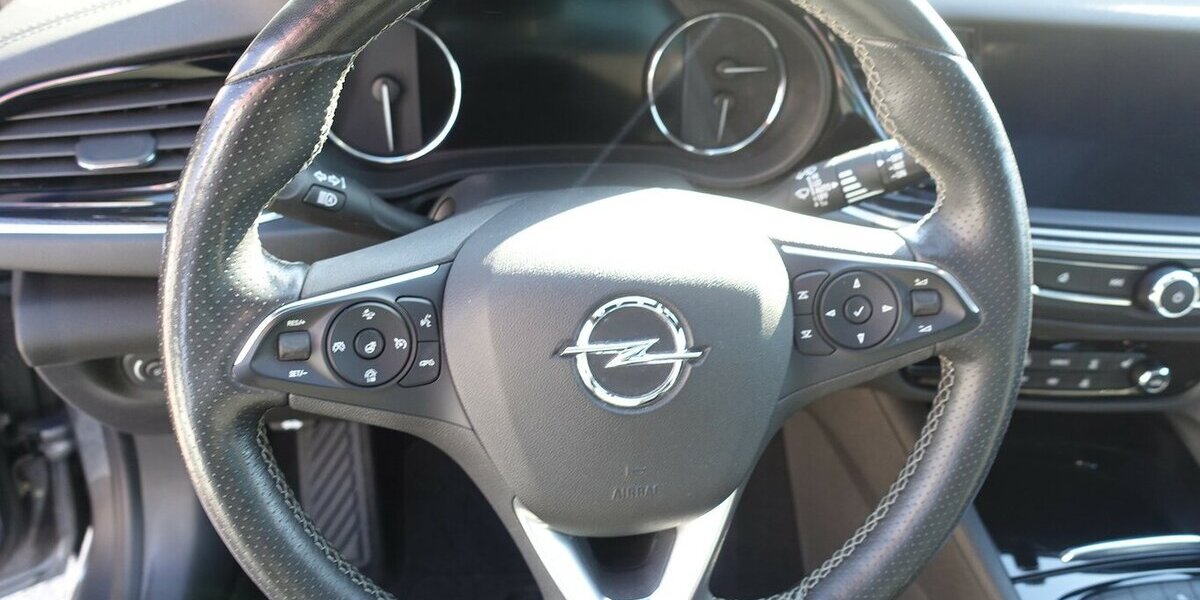 Opel Insignia Elegance Navi PDC Kamera Memory LED eGHSD 96.200 km 18.950 &euro; Neumarkt/OPf 92318