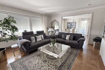 Haus Cadolzburg - 6 Zimmer, 217 m&sup2;, 1.950&euro; | Angebot:26907142