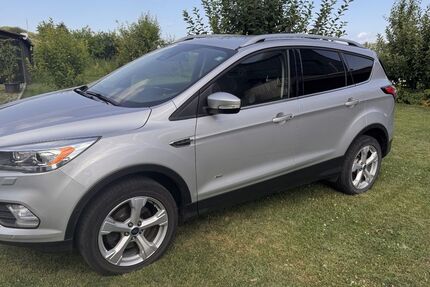 Ford Kuga 136.000 km 12.200 &euro; Brakel 33034