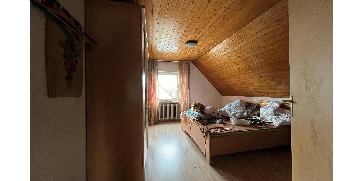 Verschlafenes 2 Familienhaus mit viel Potential in Hilpoltstein OT freut sich auf Verjüngungskur - Zweifamilienhaus Hilpoltstein Hofstetten | Angebot:26222731