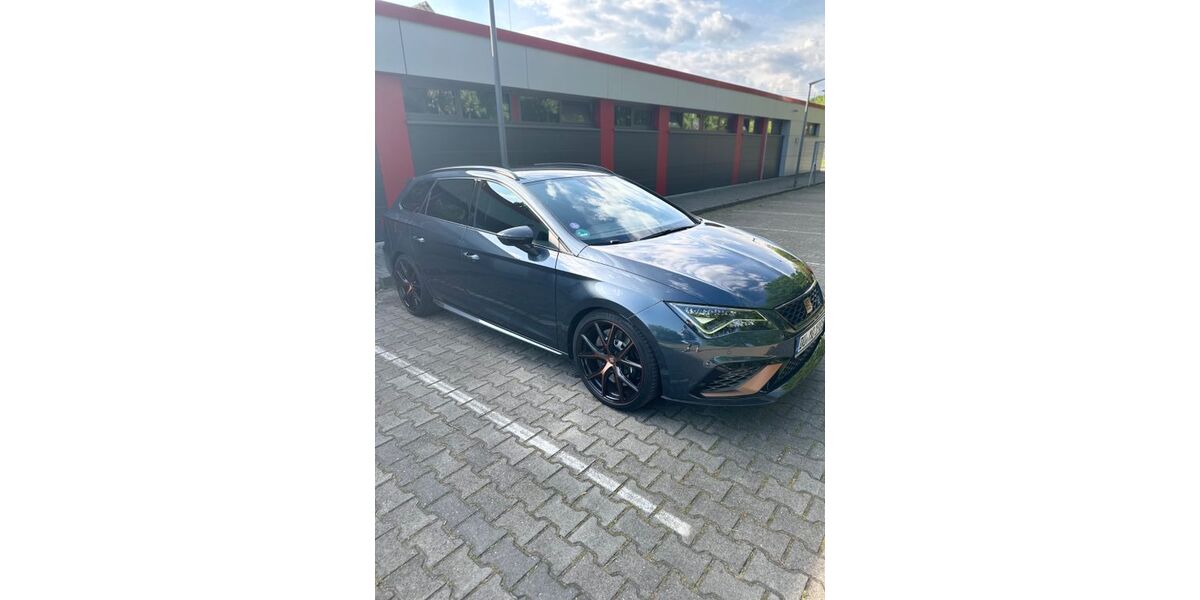 Seat Leon 62.000 km 25.000 &euro; Duisburg 47178
