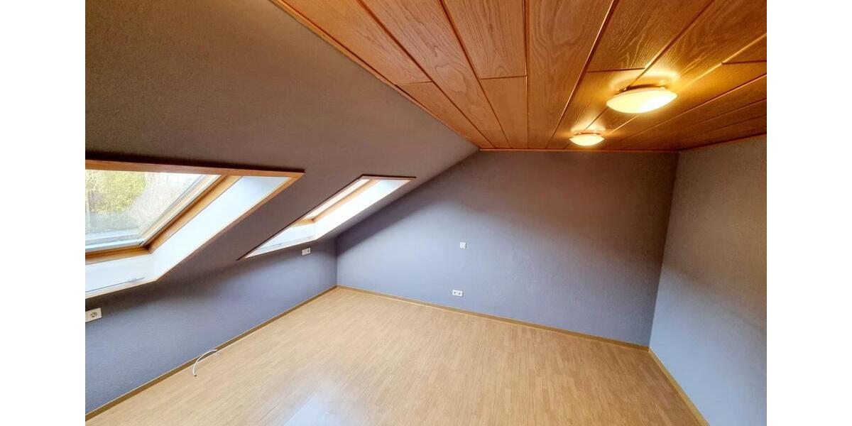 Dachgeschoßwohnung Bretten - 2.5 Zimmer, 120 m&sup2;, 725&euro; | Angebot:24817753