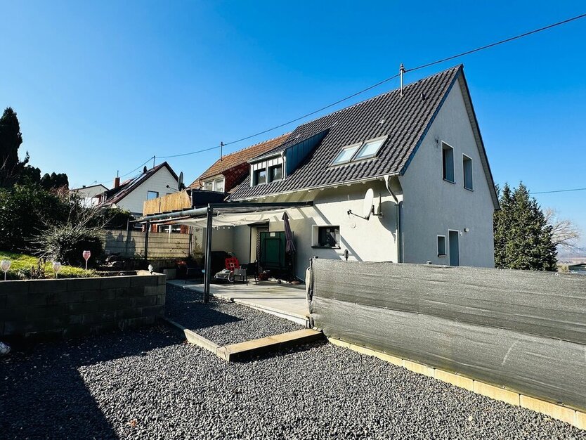 Gepflegtes Einfamilienhaus mit Terrasse, Garten und Garage in Heusweiler - Holz