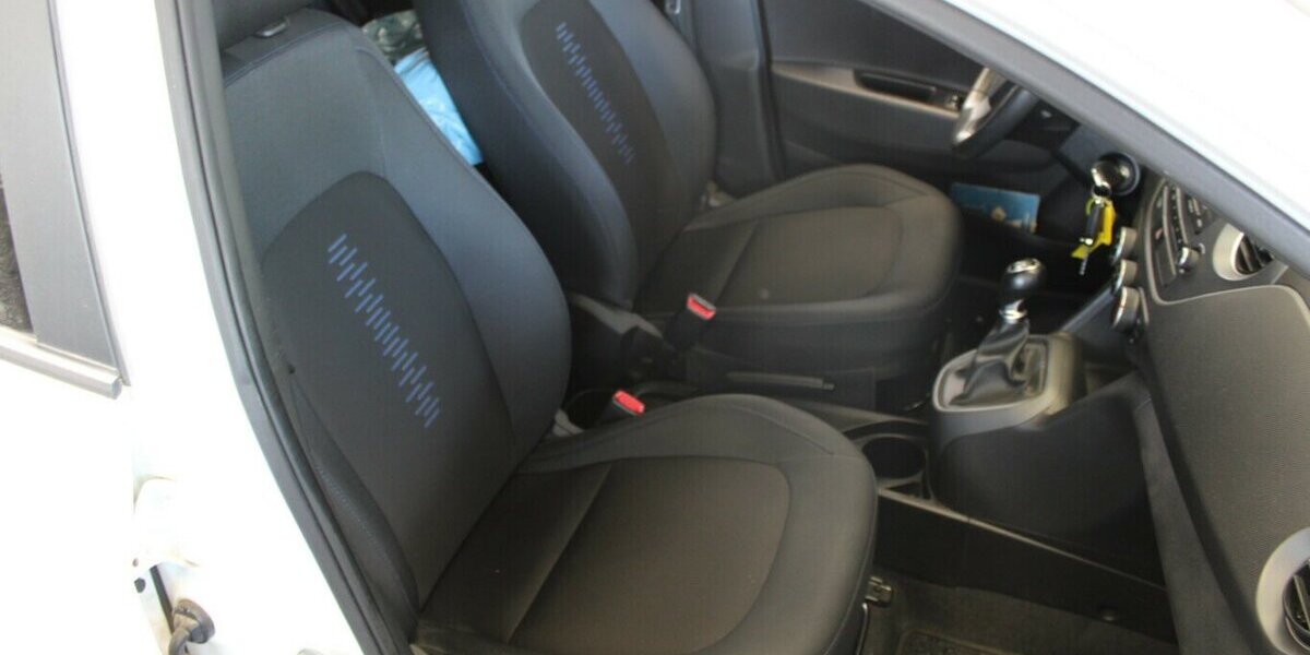 Hyundai i10 1.0 Passion 33.820 km 10.980 &euro; Euskirchen 53881