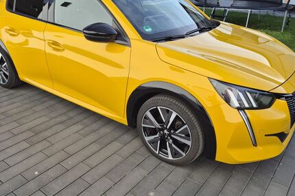 Peugeot 208 59.999 km 14.990 &euro; Mömlingen 63853