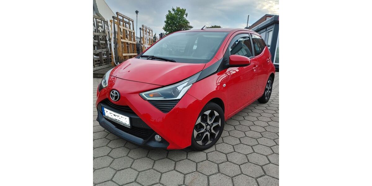 Toyota Aygo (X) 81.600 km 8.200 &euro; Hamburg 22045