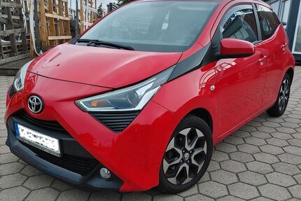 Toyota Aygo (X) 81.600 km 8.250 &euro; Hamburg 22045