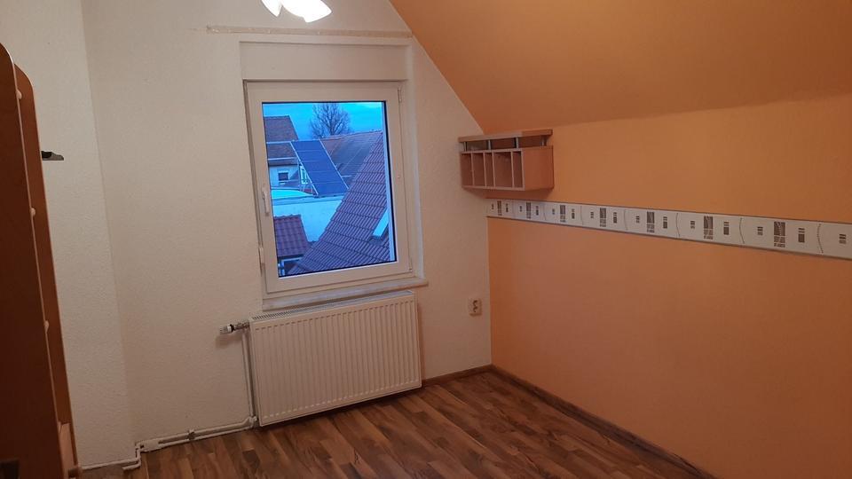 Wohnhaus vollunterkellert m. Dachausbau u. Nebengebäude m. 2 Fewo