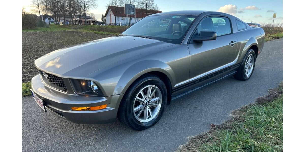 Ford Mustang 82.000 km 9.999 &euro; Rossdorf 64380