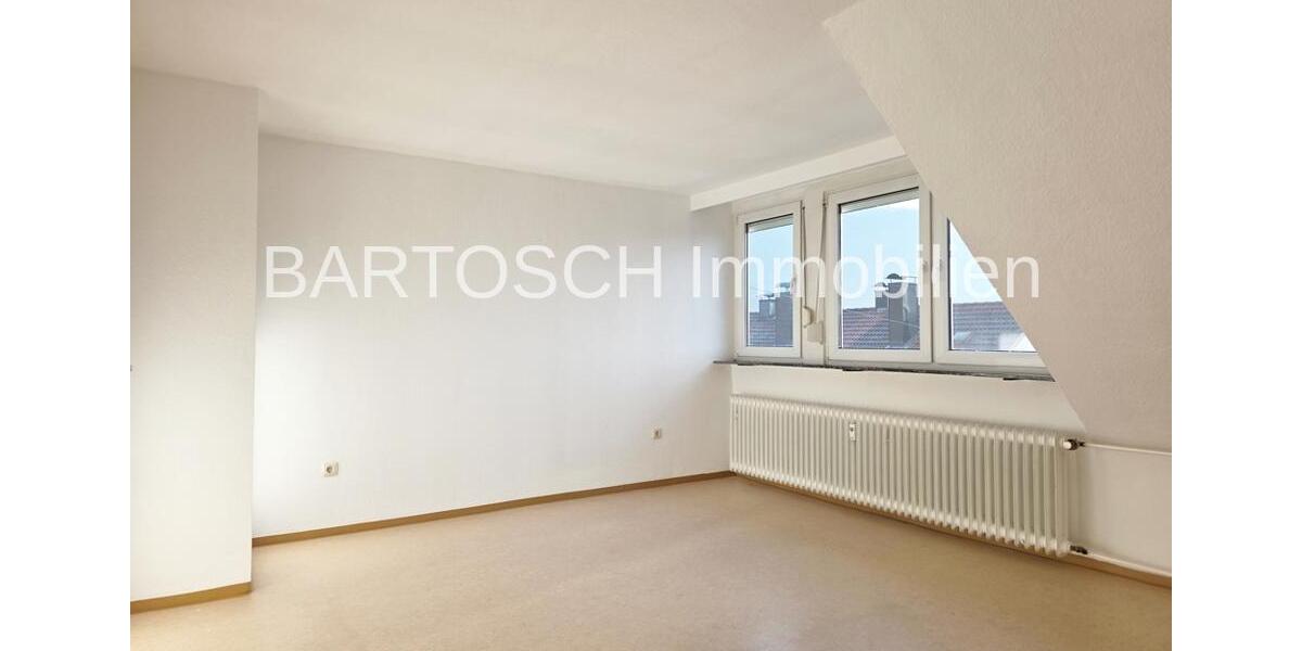 **3 Zimmer Dachgeschosswohnung mit Weitblick und Küchenzeile** 3 zimmer