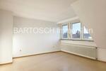 **3 Zimmer Dachgeschosswohnung mit Weitblick und Küchenzeile** 3 zimmer