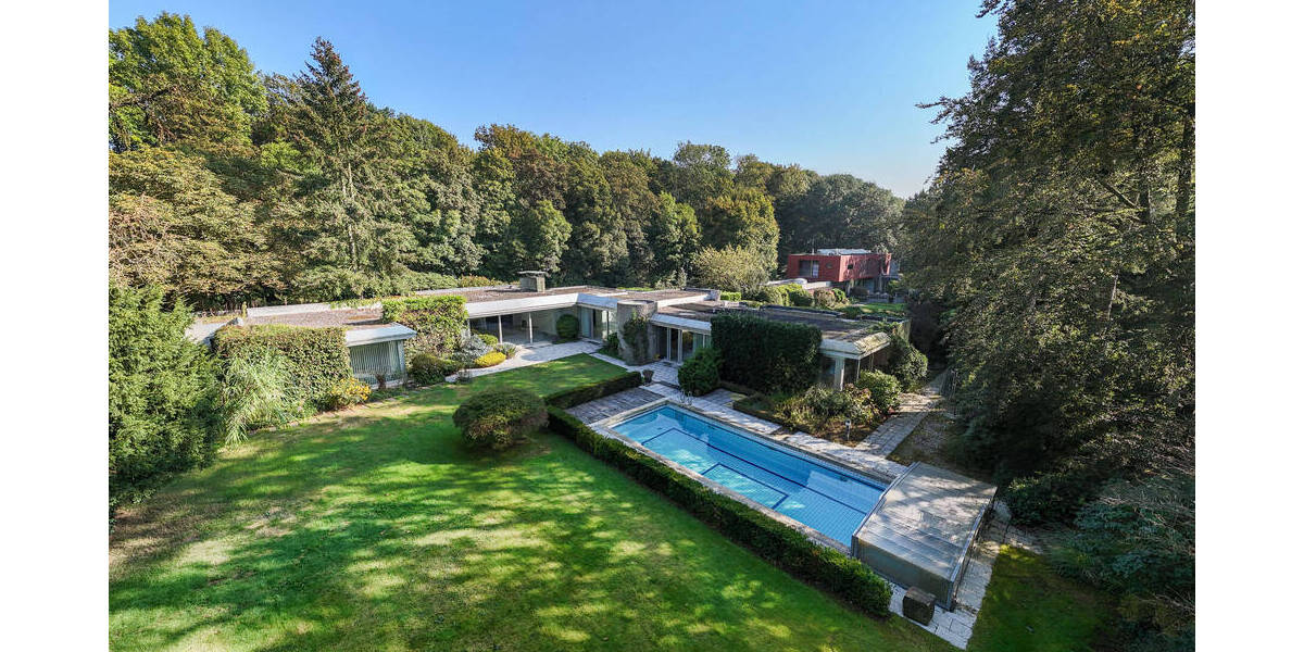 Sehr gepflegter Bungalow mit Einlieger-Wohnung & Pool auf gut eingewachsenem Grundstück in Hahnwald 1 zimmer