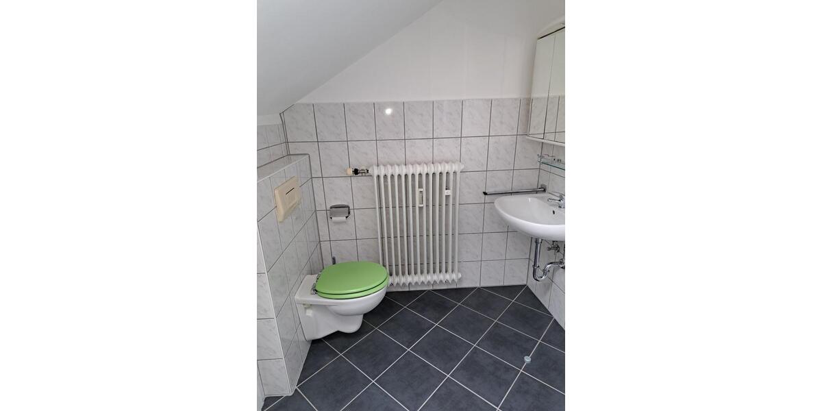 Dachgeschoßwohnung Altensteig - 3 Zimmer, 60 m&sup2;, 640&euro; | Angebot:26322282