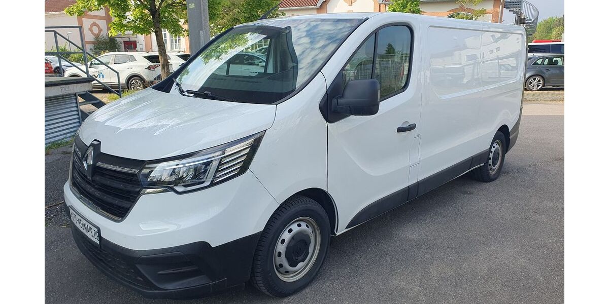 Renault Trafic 88.000 km 16.900 &euro; München 81825