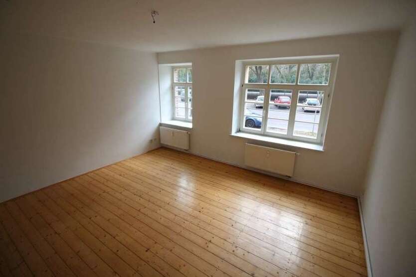 Wohnung zum Mieten in Halle (Saale) 345 € 37 m²