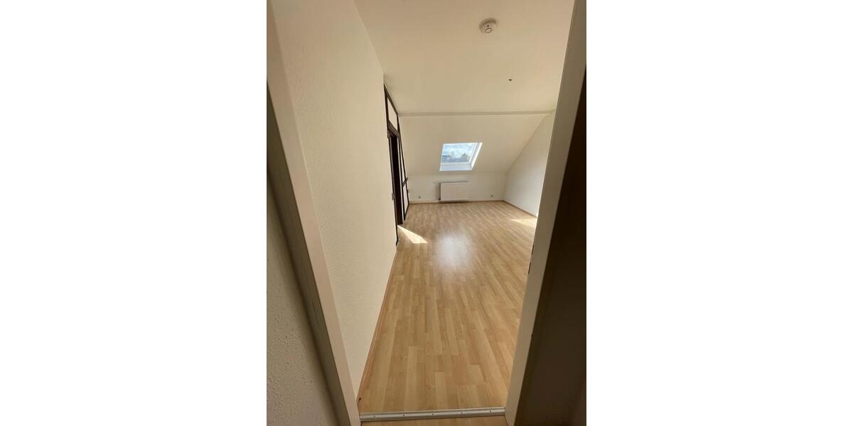Dachgeschoßwohnung Frankfurt am Main Ost - 3 Zimmer, 60 m&sup2;, 1.240&euro; | Angebot:26656471