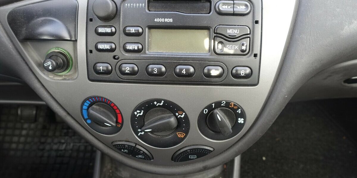 Ford Focus Finesse ohne TÜV Klima AHK Alu WR 4xAirbag 140.000 km 450 &euro; Neumarkt/OPf 92318