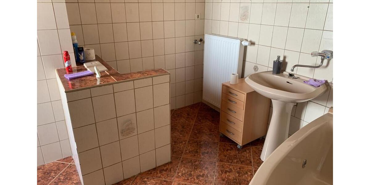 Reihenhaus Werdau - 9 Zimmer, 180 m&sup2;, 89.000&euro; | Angebot:25900449