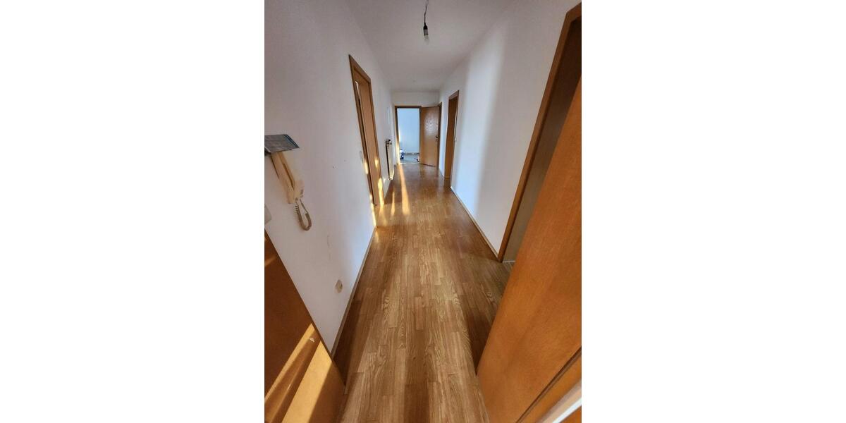 Etagenwohnung Schöllnach - 4 Zimmer, 110 m&sup2;, 700&euro; | Angebot:25408053