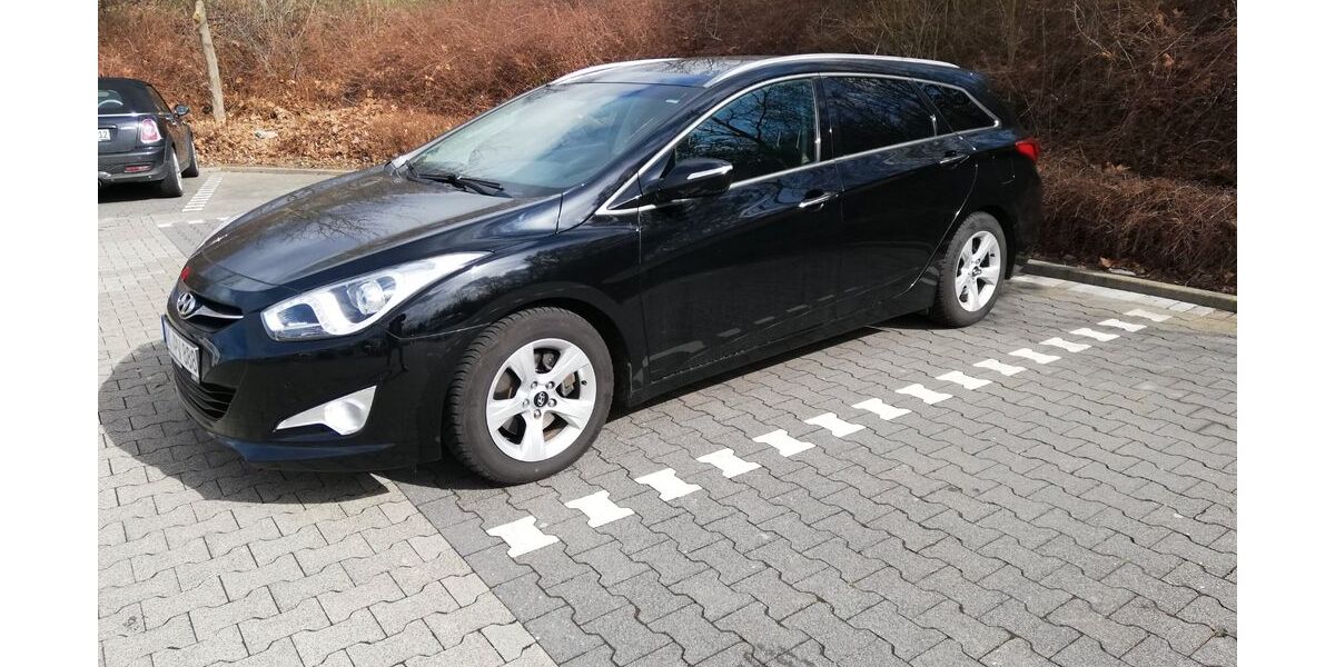 Hyundai i40 241.000 km 5.250 &euro; Altenkirchen 57610