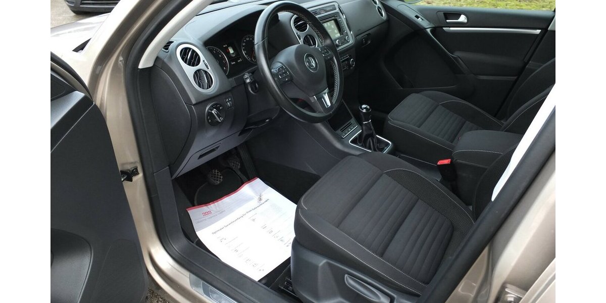VW Tiguan WM26:CUP SPORT NAVI PARKPILOT TEMPOMAT 87.859 km 10.908 &euro; Köln 50858