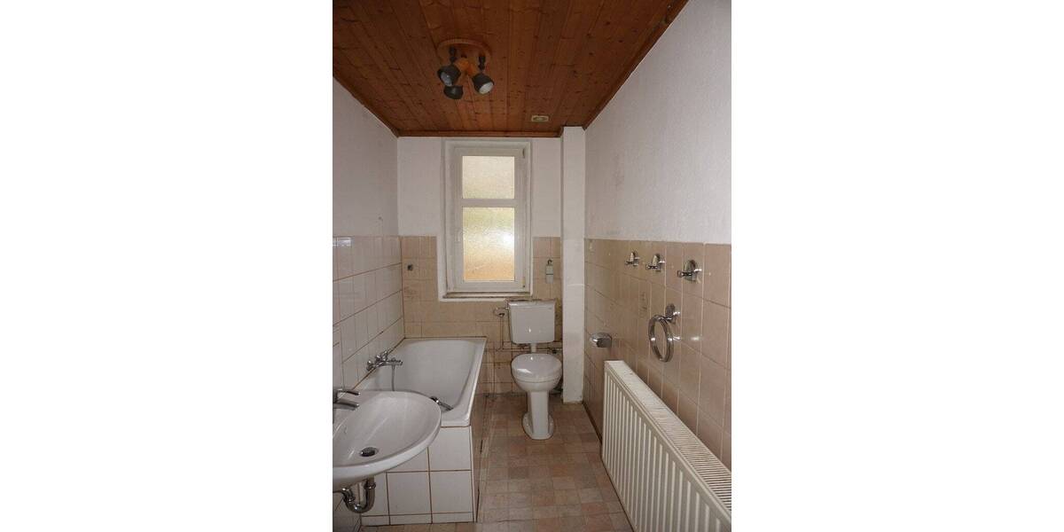 Mehrfamilienhaus, Wohnhaus Adorf - 8 Zimmer, 200 m&sup2;, 121.000&euro; | Angebot:25997740