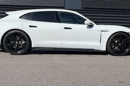 Porsche Taycan 41.700 km 78.500 € Passau 94032