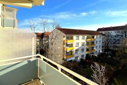 * Charmante 3-Raum-Wohnung mit Balkon sucht neuen Mieter ! * 3 zimmer