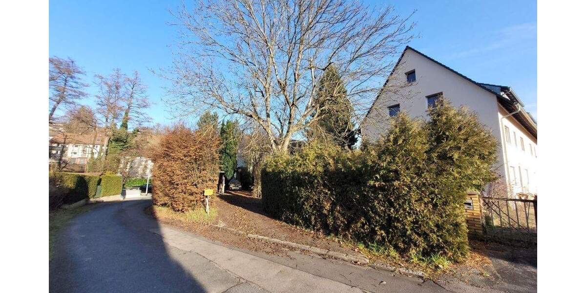 * CHARMANT - NEU RENOVIERT - SOFORT BEZUGSFÄHIG * schöne 3 Zi.-Wohnung mit GARAGE in SC-WOLKERSDORF 3 zimmer