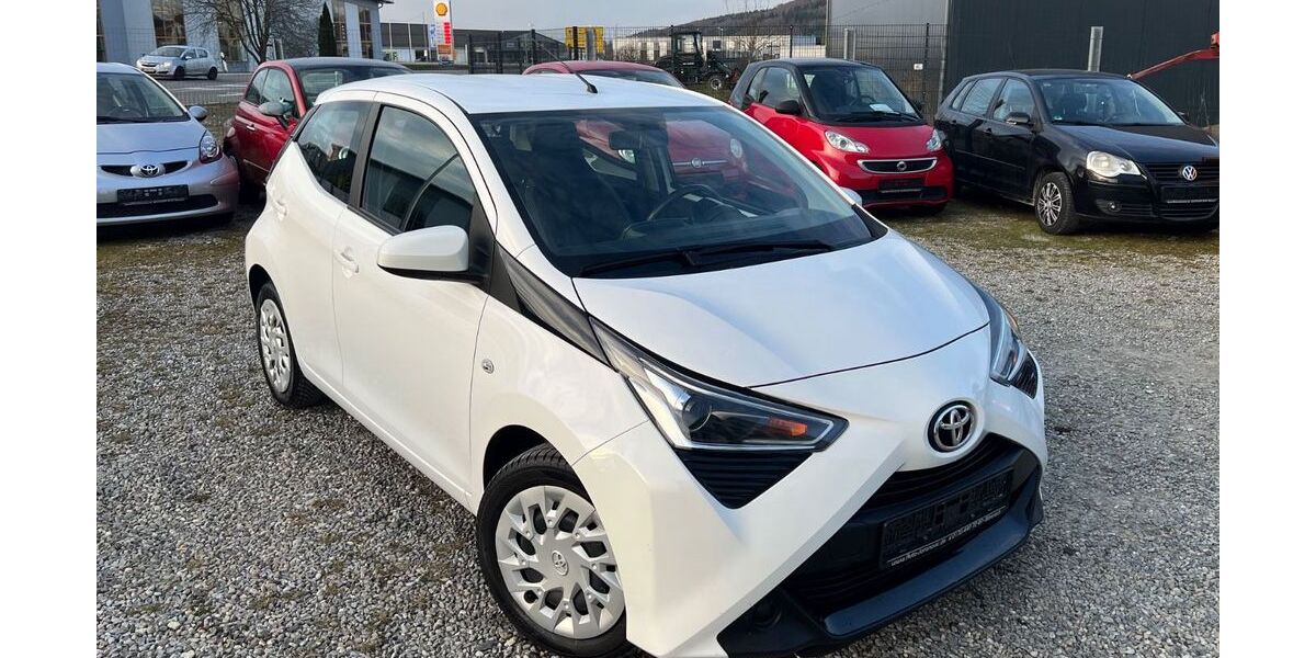 Toyota Aygo (X) 120.000 km 8.806 &euro; Oberessendorf 88436