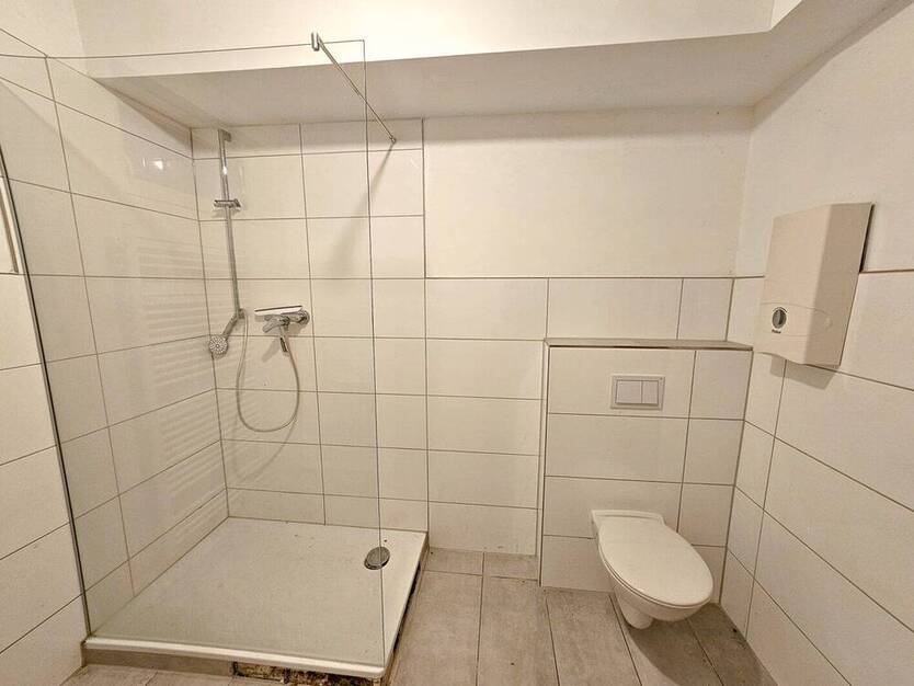Teilrenoviertes Zweifamilienhaus in Ortsrandlage von 53127 Bonn - Ippendorf!