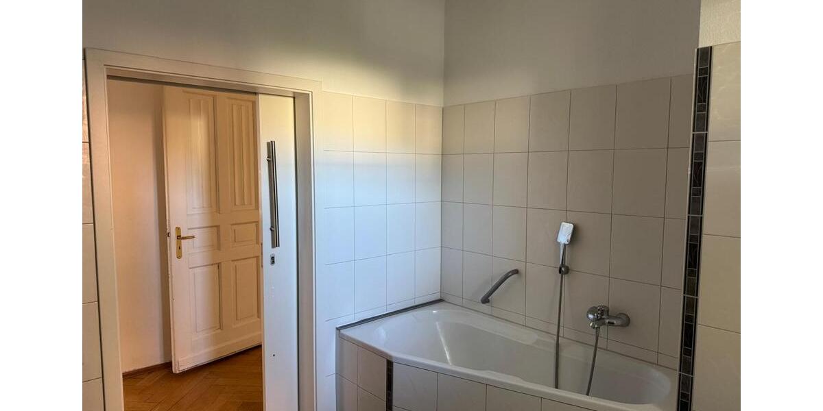 Erdgeschoßwohnung Zwickau Zwickau-Nord - 5 Zimmer, 174 m&sup2;, 900&euro; | Angebot:25989843