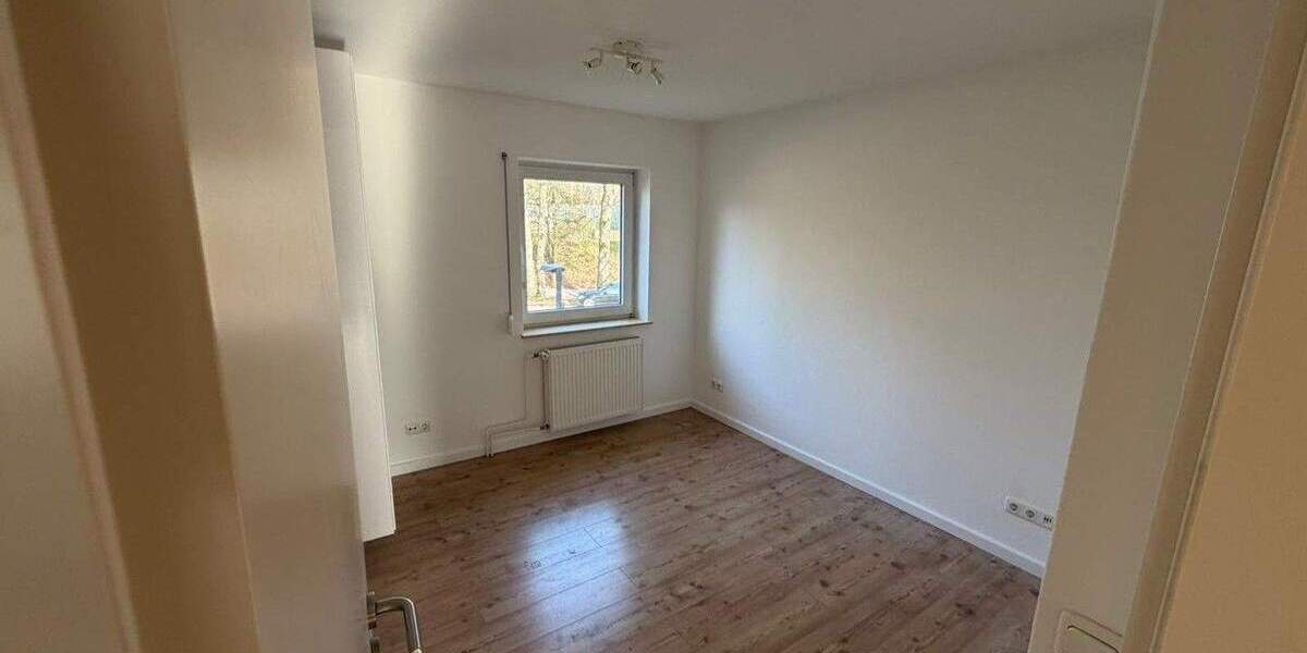 Reihenmittelhaus Hamburg Bramfeld - 3 Zimmer, 75 m&sup2;, 1.630&euro; | Angebot:25570386