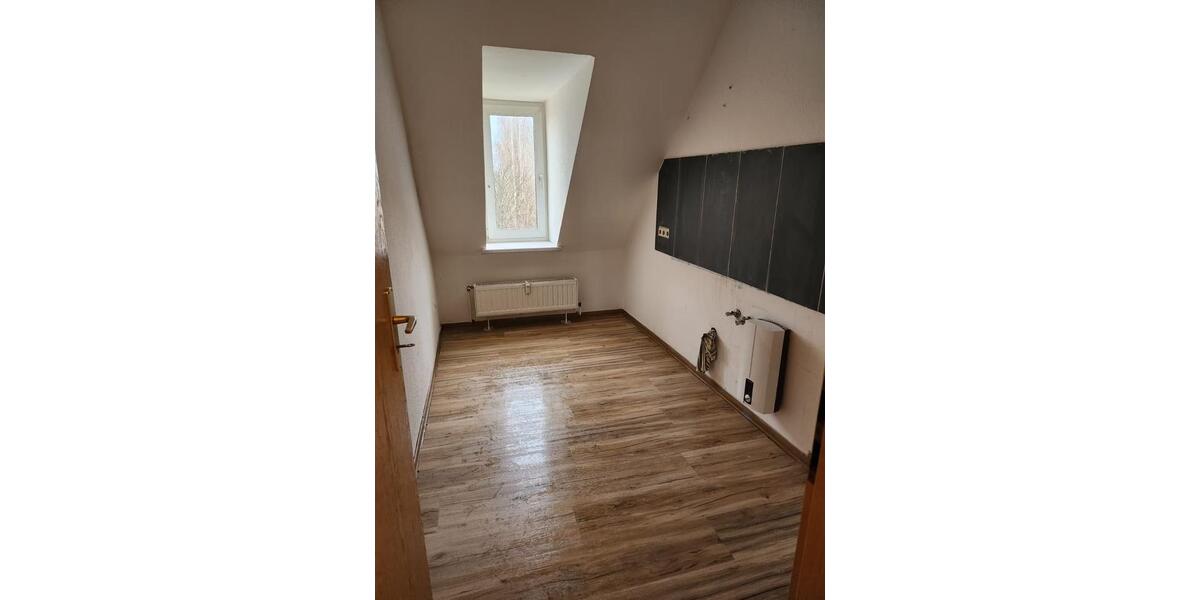 Dachgeschoßwohnung Aschersleben - 3 Zimmer, 67 m&sup2;, 72.000&euro; | Angebot:27024146
