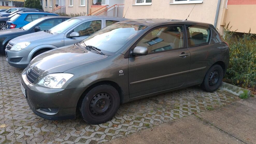 Toyota Corolla 90.000 km 2.700 € Strausberg 15344