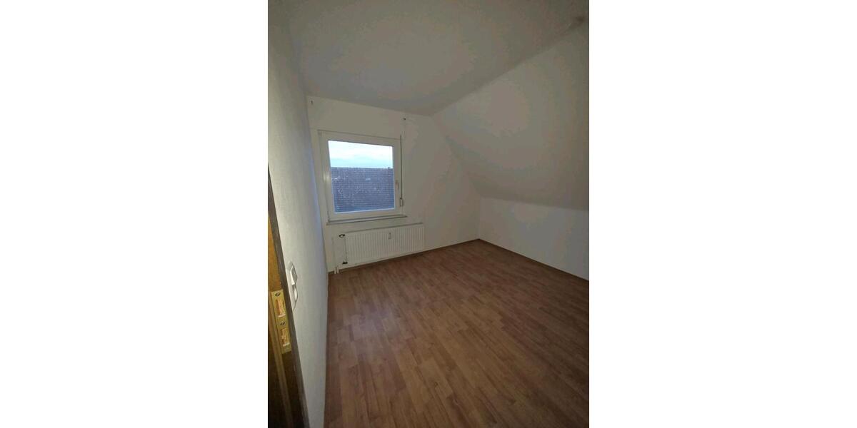 Dachgeschoßwohnung Aerzen - 3 Zimmer, 88 m&sup2;, 599&euro; | Angebot:26248077