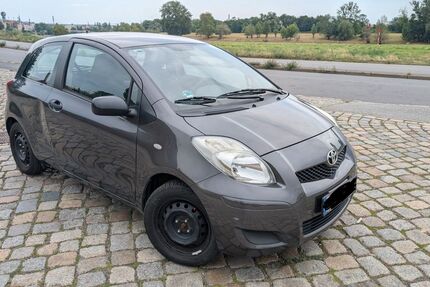 Toyota Yaris 185.000 km 2.390 &euro; Dresden 01099