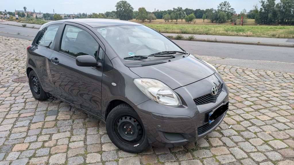 Toyota Yaris 185.000 km 2.390 &euro; Dresden 01099