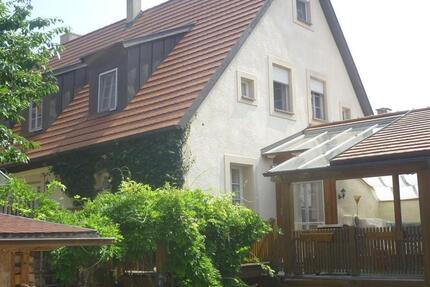 Charmante Doppelhaushälfte mit Garage, Terrassen & Garten 7 zimmer