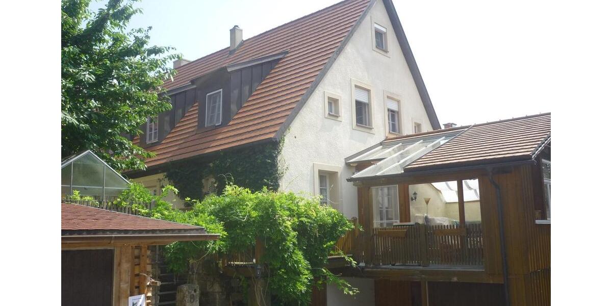 Charmante Doppelhaushälfte mit Garage, Terrassen & Garten 7 zimmer