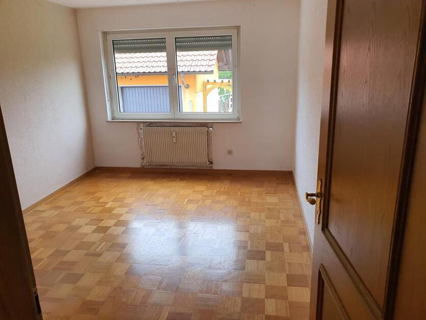 Oerlenbach-Rottershausen schöne großz. EG-4-Raum-Whg - 01.12.25
