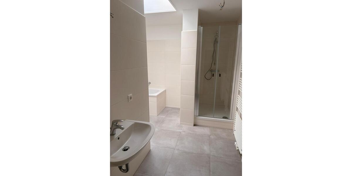 Dachgeschoßwohnung Cottbus - 3 Zimmer, 97 m&sup2;, 1.150&euro; | Angebot:26443930