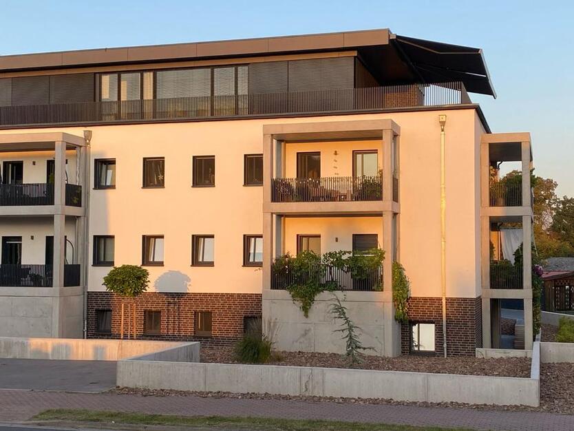 Großes, neusaniertes Penthaus zu vermieten zimmer