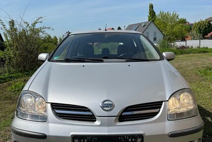 Nissan Almera Tino