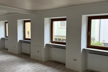 Zentral gelegene 3 Zimmerwohnung im Erdgeschoss zu vermieten 3 zimmer