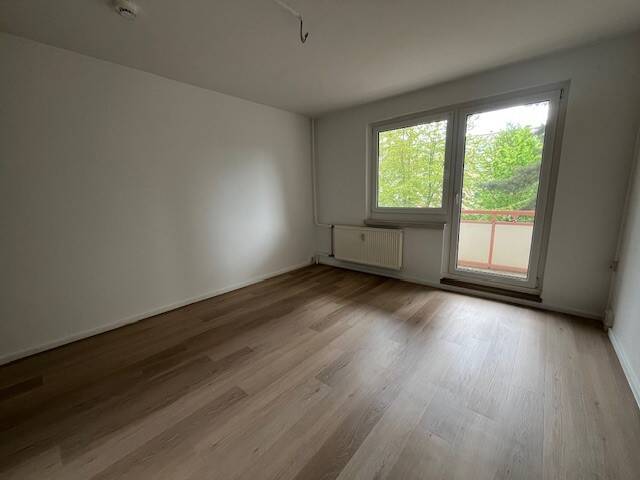 Etagenwohnung Zwickau Neuplanitz - 4 Zimmer, 70 m&sup2;, 400&euro; | Angebot:26673972