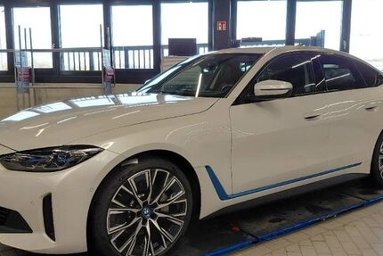 BMW i4 9.700 km 41.999 &euro; Meerbusch 40668