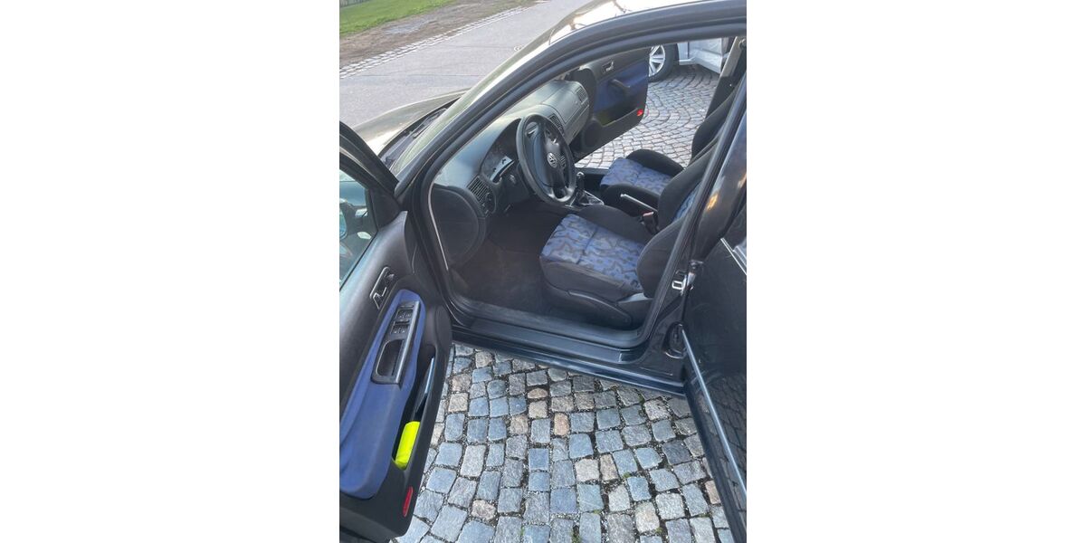 VW Golf 21.500 km 2.000 &euro; Waldkirchen 94065