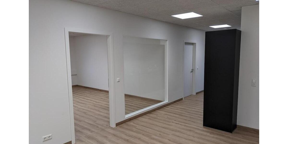 Neu - €8qm - 4 x 275qm oder 1.100qm, Tiefgarage mit 19x E-Ladestationen, Aufzug, Klimatisiert zimmer