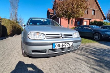 VW Golf 293.000 km 850 &euro; Bargfel-Stegen 23863